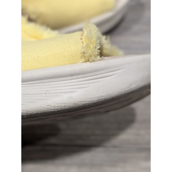 Bzees Serendipidy SZ 9.5M Women’s Yellow Frayed Slide On Sandals Shoes - Picture 13 of 16